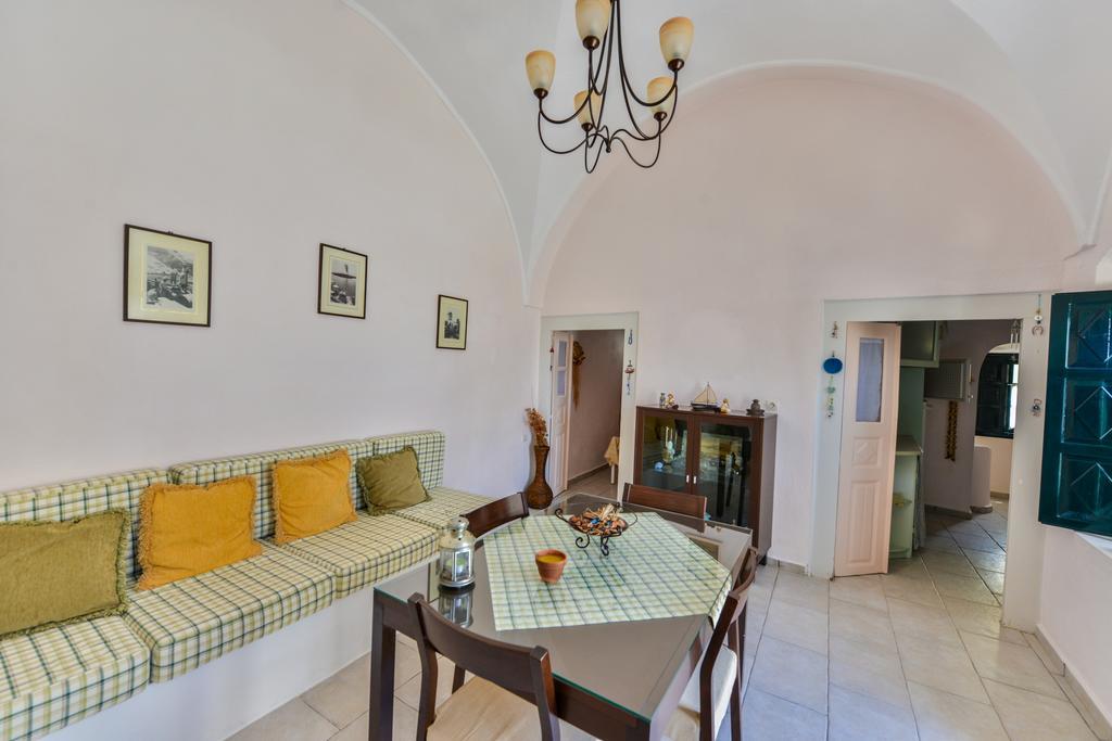 Christos Apartments Oia ภายนอก รูปภาพ