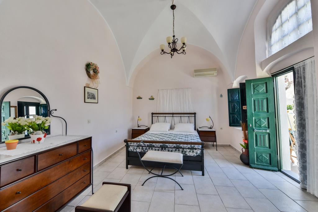 Christos Apartments Oia ภายนอก รูปภาพ