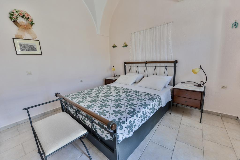 Christos Apartments Oia ภายนอก รูปภาพ